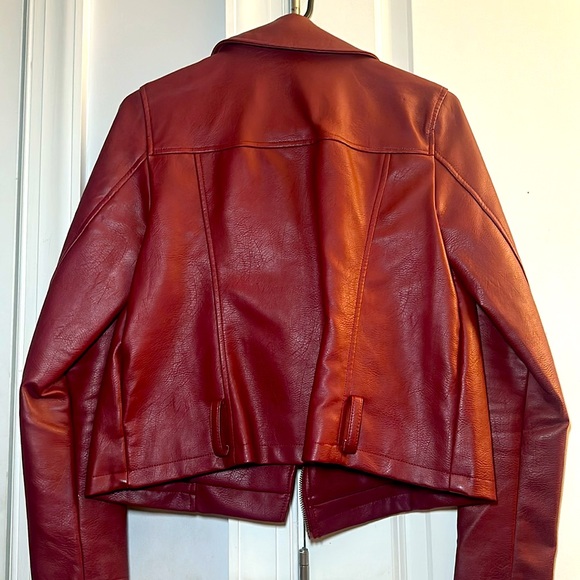 Super sxy and fashionable dark red faux leather jacket! #downtowngirl #buymepls! - Picture 4 of 5
